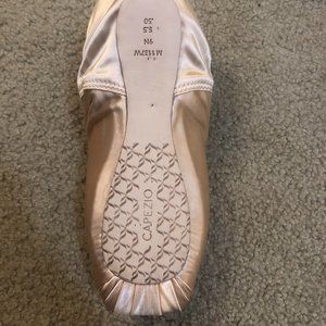 NIB Capezio Developpe Pointe Shoes (1137W) Size 9 N / #5.5 shank